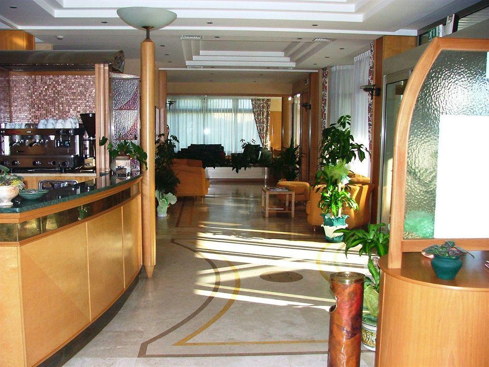 Hotel Lory & Ristorante Ferraro 첼라노 외부 사진