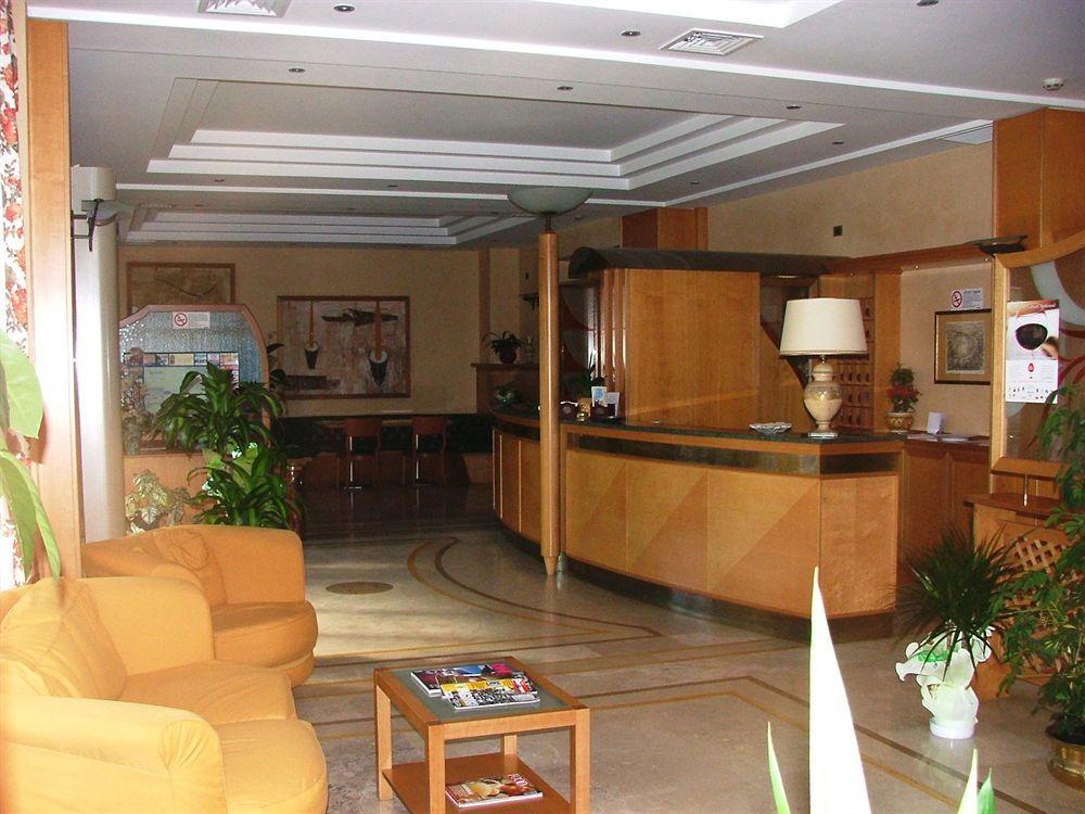 Hotel Lory & Ristorante Ferraro 첼라노 외부 사진