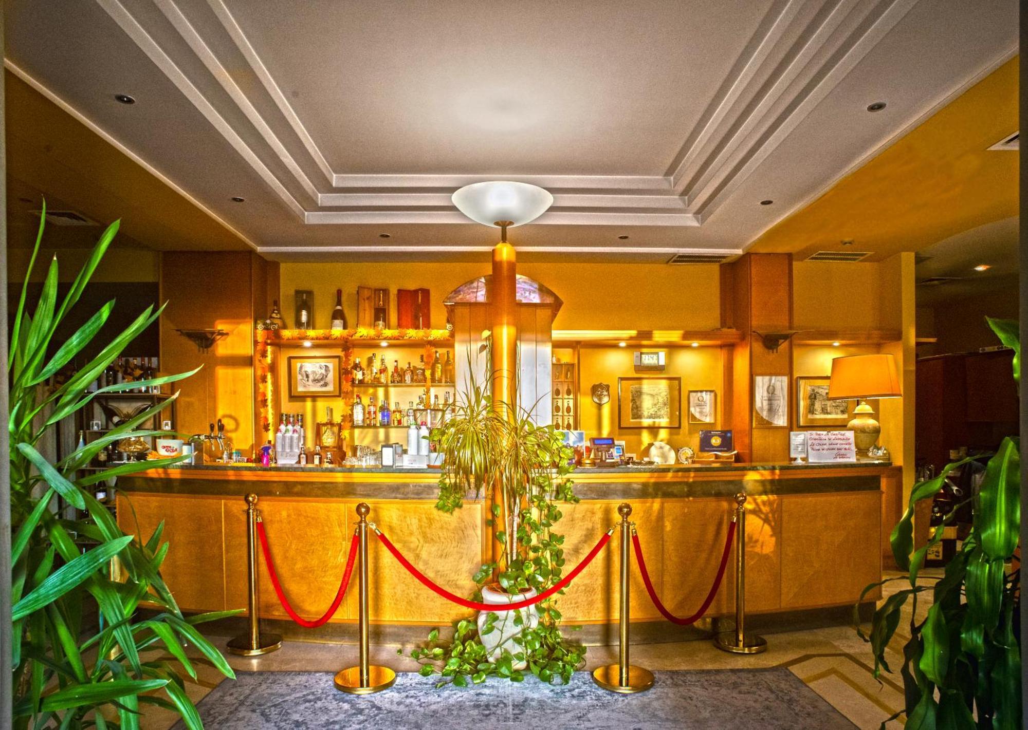 Hotel Lory & Ristorante Ferraro 첼라노 외부 사진